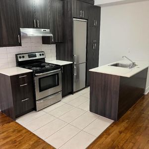 4.5 Apartment Available - A louer • For Rent - Photo 2