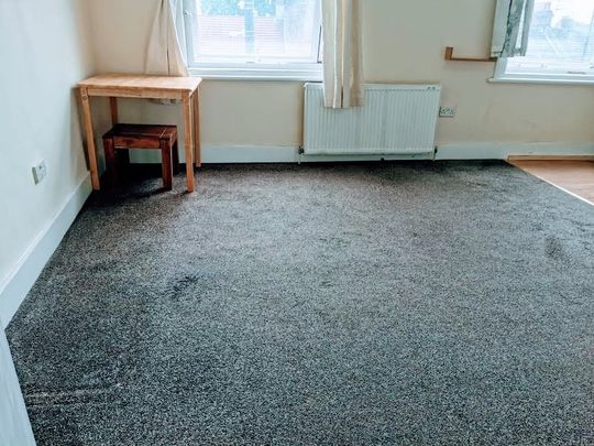 1 Bed Flat, Romford Road, E12 - Photo 1