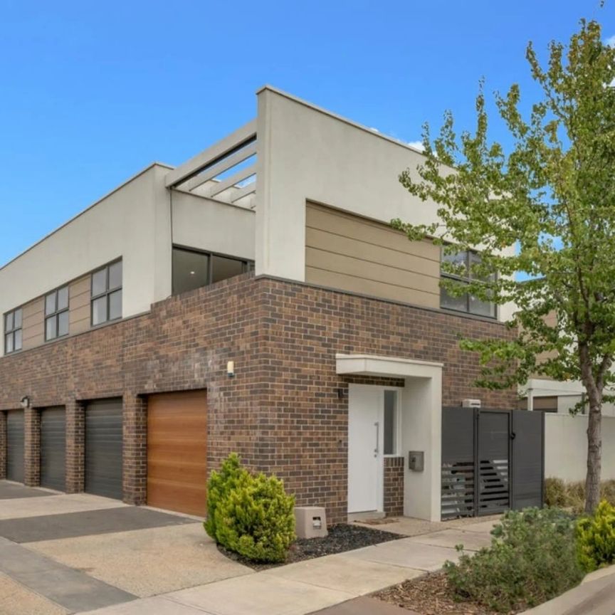 Perfectly Positioned in St Clair – Spacious, Modern & Convenient - Photo 1