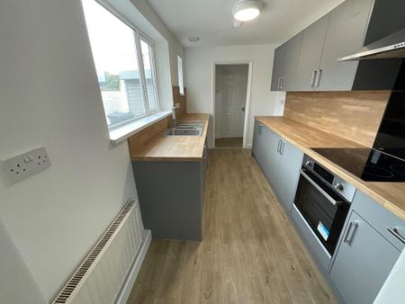 2 bedroom terraced house to rent - Photo 2