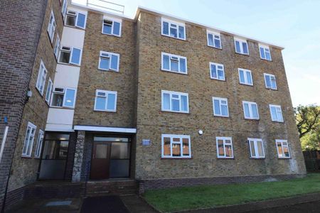 4 bedroom ground floor flat to rent - Photo 4