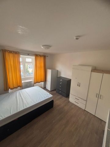 Room in a Shared House, Hobart Gardens, CR7 - Photo 5