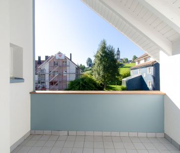 Einzigartige 4.5 Zimmer-Wohnung mit Balkon - Photo 3