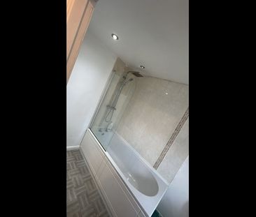 Room in a Shared House, Amberton Creaent, LS8 - Photo 5