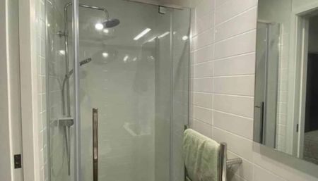 Modern 1BR Townhouse in Te Aro - Photo 2