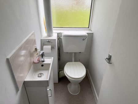 2 bedroom apartment to rent - Photo 3