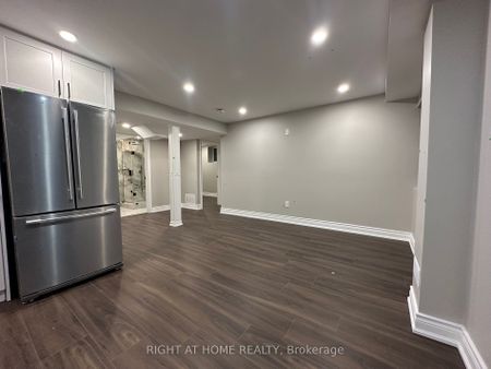 Detached Home For Lease | X8143910 - Photo 5