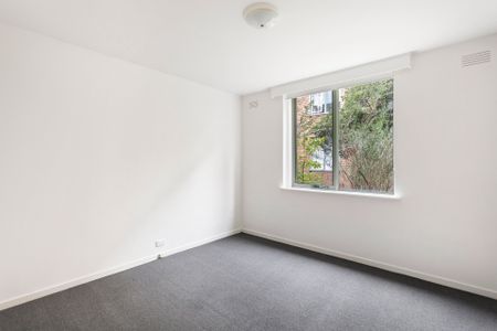 Modern Comfort & Sustainability - Photo 3