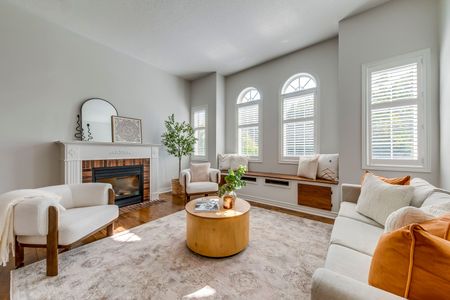 For Lease - 2491 Logan Avenue, Oakville, Ontario - Photo 2