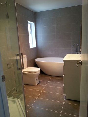 Spacious 5BR Home in Pakuranga - Photo 4