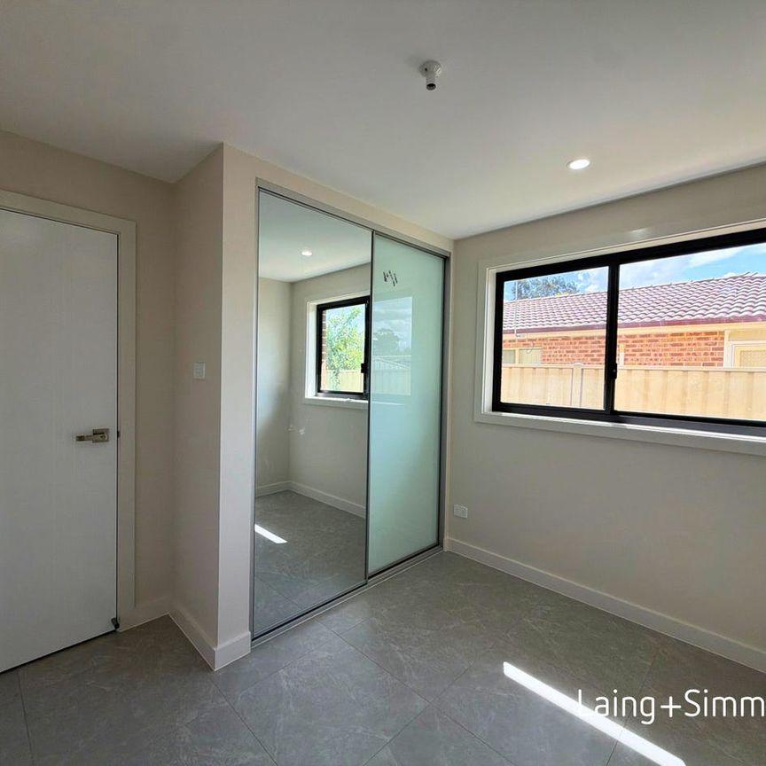 Bright three-bedroom home close to amenities - Photo 1