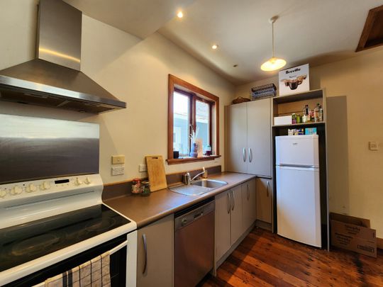 Welcome to 76 Glenmore Street! - Photo 1