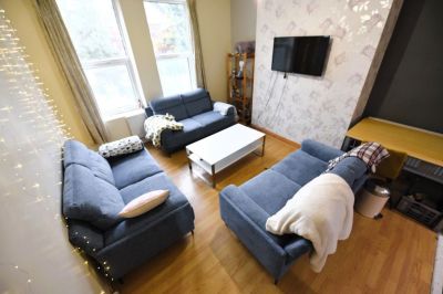 6 bedroom Flat in Brudenell Road, Leeds - Photo 2