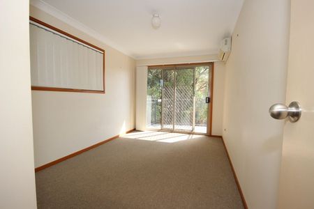 WELL POSITIONED END TOWNHOUSE - Photo 5