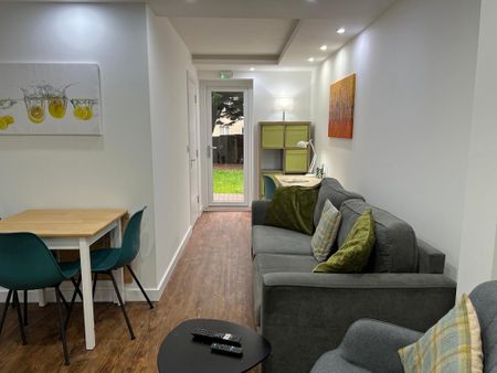 1 bedroom in a house share to rent - Photo 3