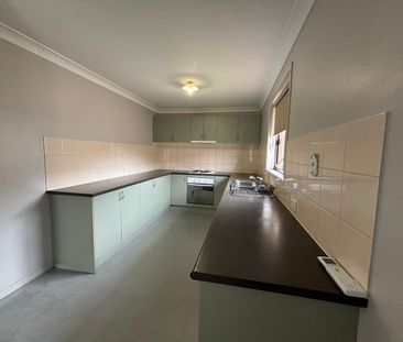 Two Bedroom Semi-Detached Townhouse with Single Garage - Photo 4