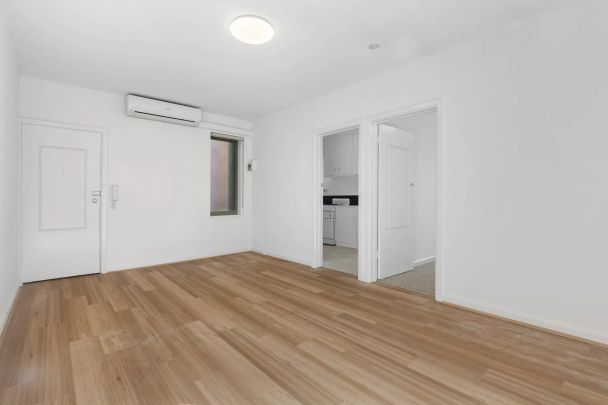 Elevated and sun filled Living - Photo 1