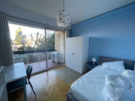 A LOUER - AIX EN PROVENCE - MAGNIFIQUE 4 PIECES MEUBLE AVEC TERRASSES ET PARKING - Photo 5