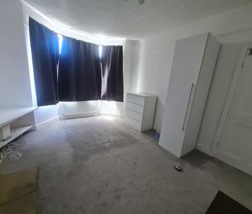 2 Bed Maisonette, Harrow, HA1 - Photo 1