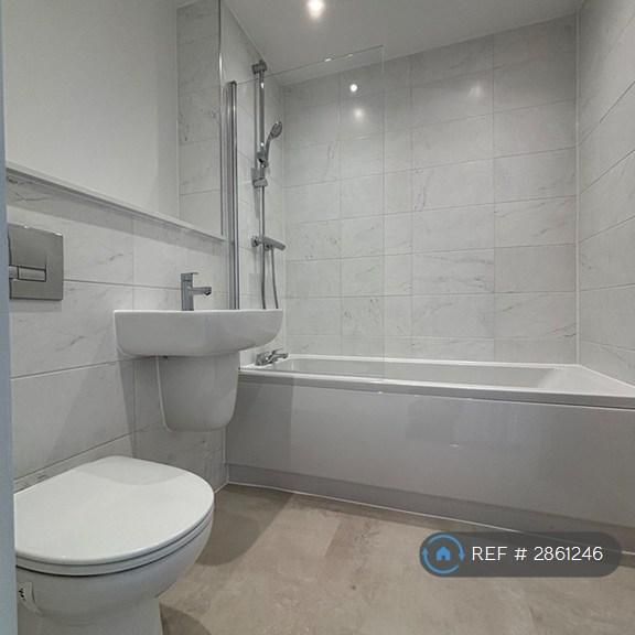 2 bedroom end of terrace house to rent - Photo 1