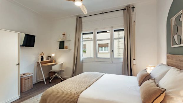 Room in a shared 8-bedroom apartment for rent in Sant Gervasi Bonanova. - Photo 1