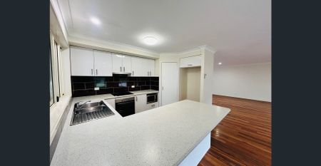 Modern Family Home - Photo 5