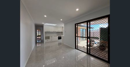 Beautiful Lowset Renovated 3 Bedrooms Home in Wishart! - Photo 3