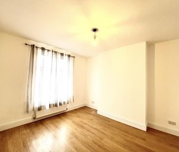3 bedroom flat to rent - Photo 6