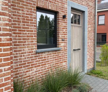 Drie slaapkamer EENGEZINSWONING met garage & tuin - Photo 4