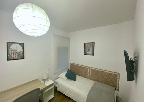 Carrer del Torrent de les Flors, Barcelona, Catalonia 08024