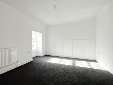 3 bedroom flat to rent - Photo 4