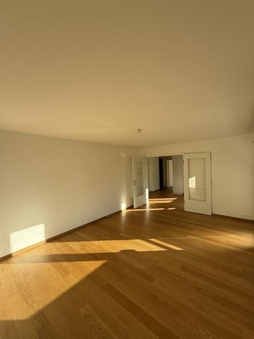 "Ruhige 3.5-Zimmer-Wohnung in Toplage: Urban Living trifft Naturidylle" - Photo 3