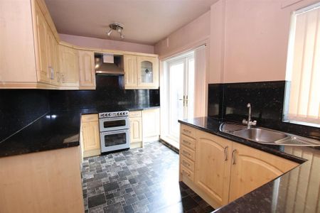 3 bedroom semi-detached house to rent - Photo 3