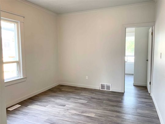 For Lease - 4 Pelham Road Unit# 1, St. Catharines, Ontario - Photo 1