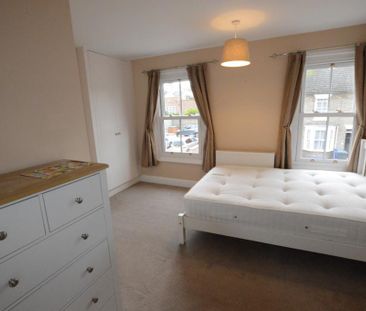 3 bedroom end of terrace house to rent - Photo 4