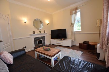 2 bedroom end of terrace house to rent - Photo 2