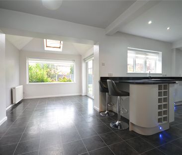 Queens Drive, Heaton Moor, Stockport, SK4 3JW - Photo 4
