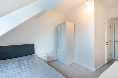 3 bed apartment to rent in Warton Terrace, Heaton, NE6 - Photo 2