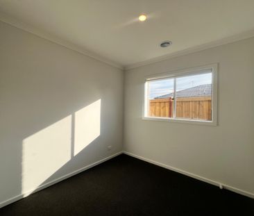 32 Buttercup Cres, Armstrong Creek VIC 3217 - House For Rent | Domain - Photo 2
