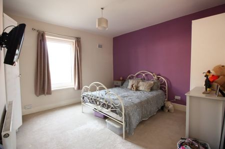 2 bed Terraced - To Let - Photo 5