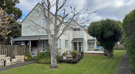 Tidy 2-Bedroom home in Waterview! - Photo 2