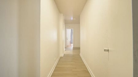 Room in a shared 6-bedroom apartment for rent in Lisbon, bills included - Photo 3