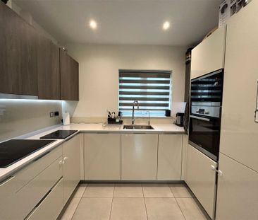 Meadowsweet Lane, Warfield Meadowsweet Lane, Warfield - Photo 3