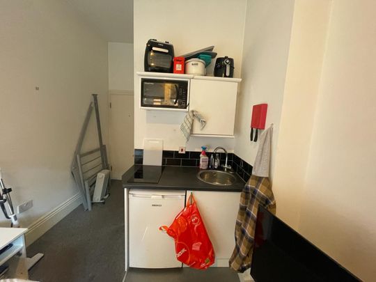 Studio to rent - Photo 1