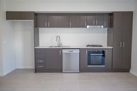 Location and Style - Photo 3