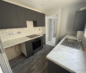 4 bedroom terraced house to rent - Photo 3