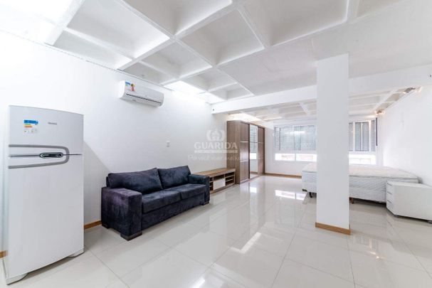 Apartamento no estilo Loft, todo mobiliado, no bairro Menino Deus - COD: 7710 - Foto 1