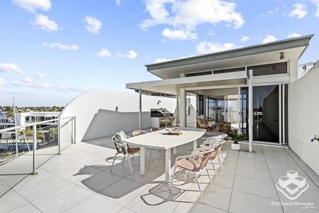 Penthouse Retreat - Photo 2