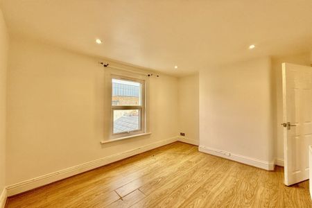 2 bed House Farley Place, London, SE25 - Photo 5