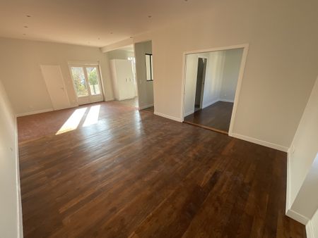 A LOUER - Bourges - Maison de 111.05 m² avec jardin et cave. - Photo 2